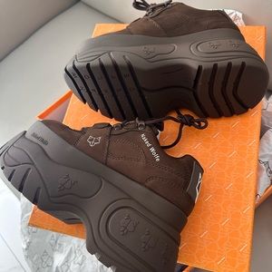 New sneakers Wolfe I bought them but the size didn't fit me.